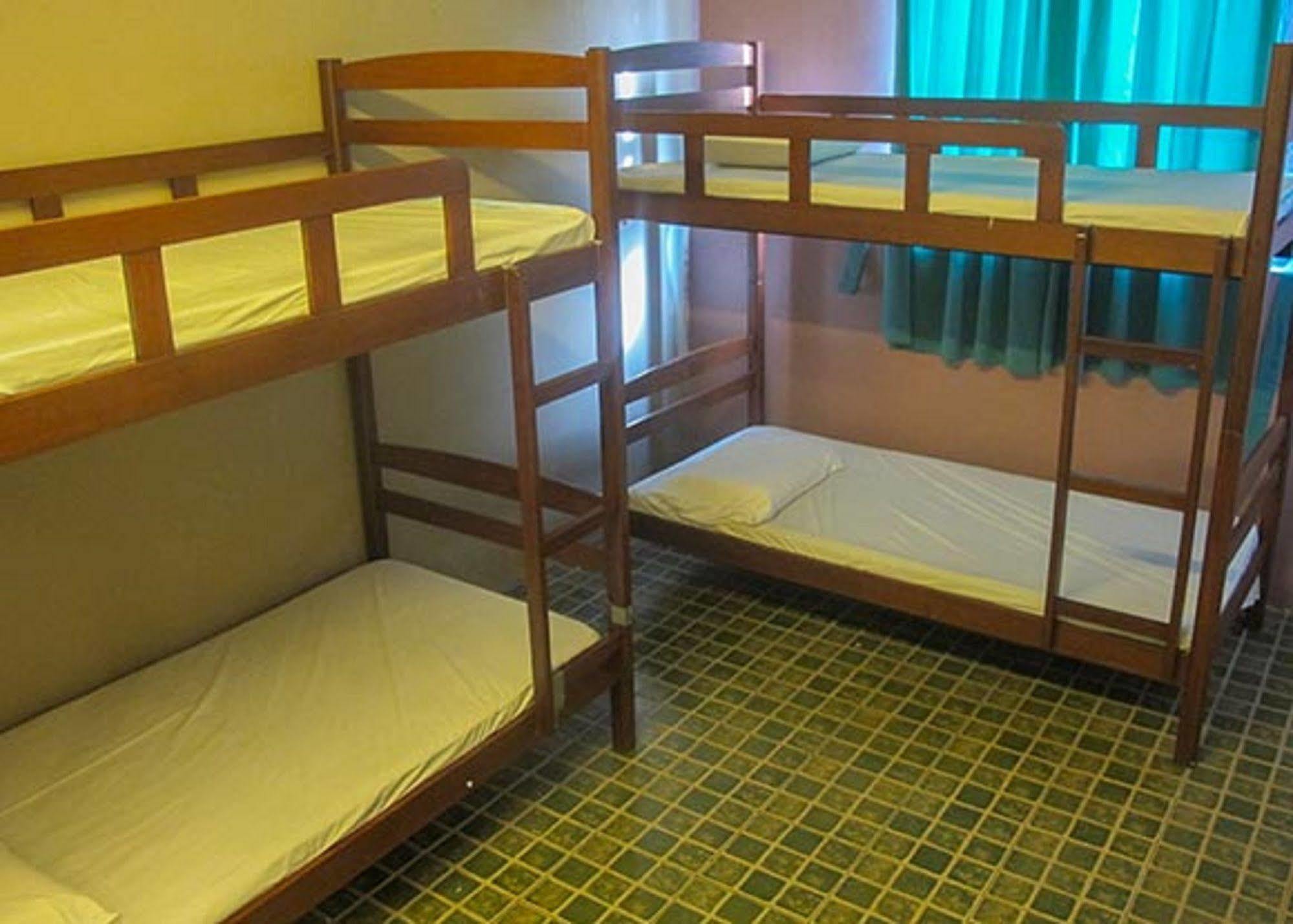 Borneo Backpackers Vandrarhem Kota Kinabalu Exteriör bild
